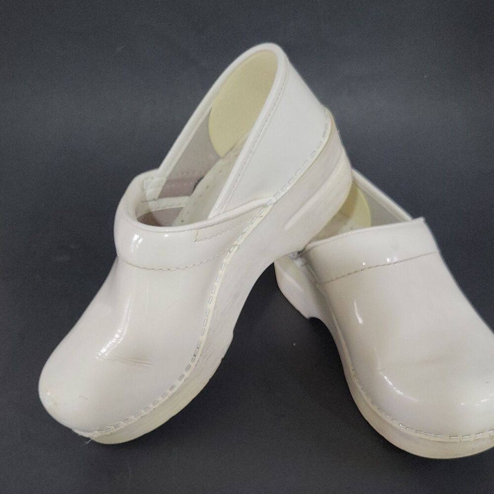 Dansko Professional Stapled Nursing Clogs White Patent Sz 36 6-6.5